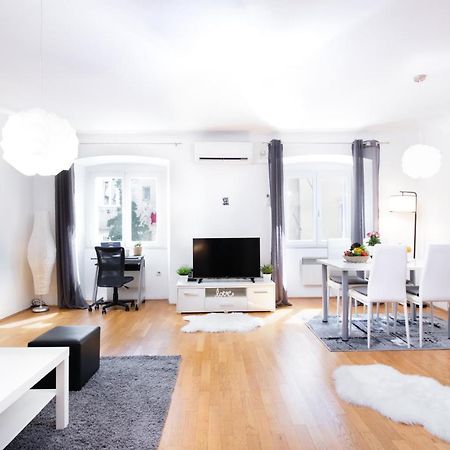 Apartment Santa Barbara Rijeka Buitenkant foto