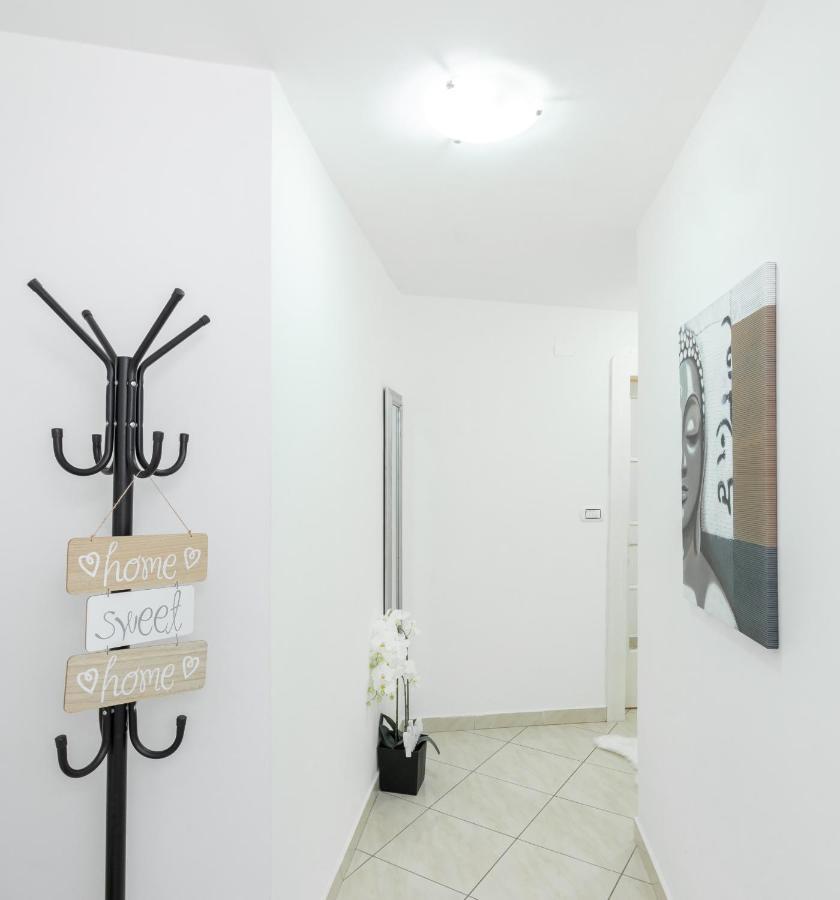 Apartment Santa Barbara Rijeka Buitenkant foto