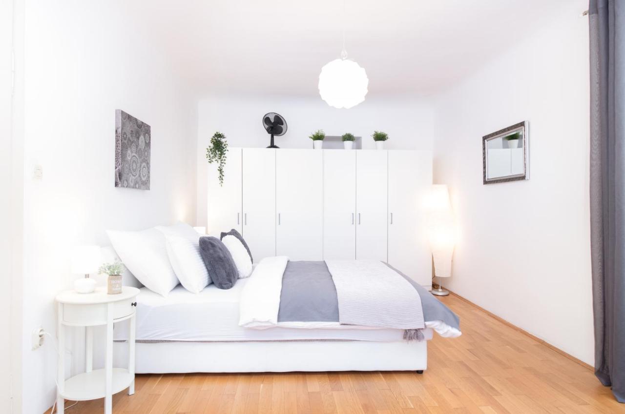 Apartment Santa Barbara Rijeka Buitenkant foto