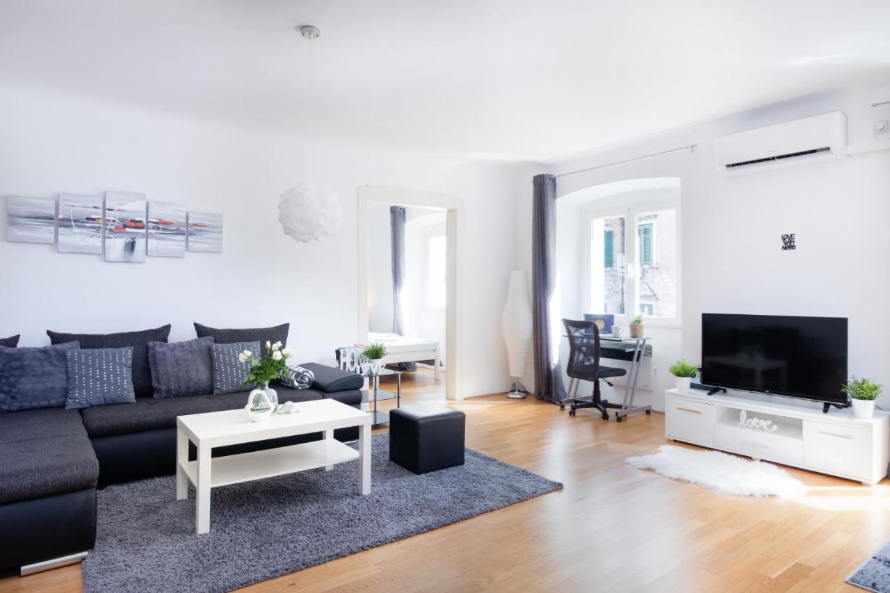 Apartment Santa Barbara Rijeka Buitenkant foto