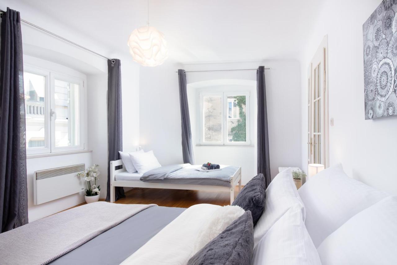 Apartment Santa Barbara Rijeka Buitenkant foto